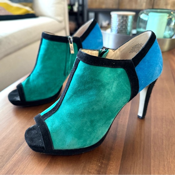 Anne Klein Akyamila Green and Blue Colorblock Heels - Picture 2 of 12